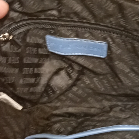 Steve Madden Small/Medium Size Faux Leather Crossbody Purse - Picture 4 of 4